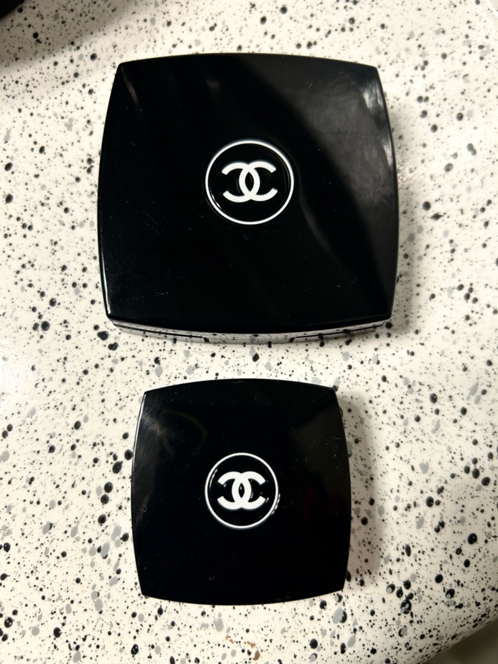 CHANEL Black Gloss Compact eye makeup palette Duo with White CC Logos